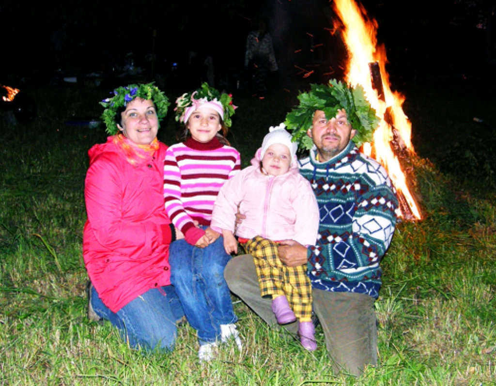 Rušmaņu ģimene Līgo svētkos.