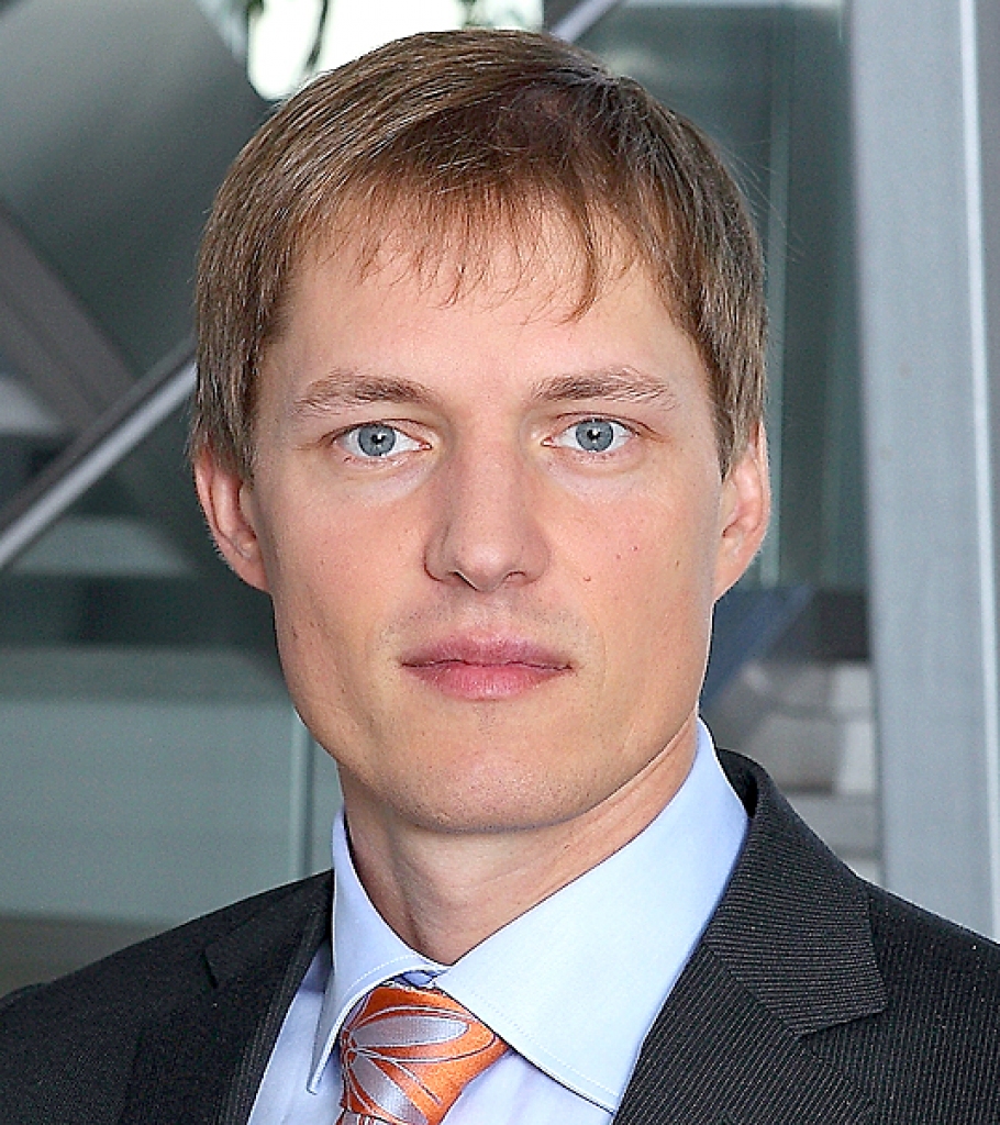 Vīgants Radziņš min, ka varbūt pēc dažiem gadiem ierastā telefona vietā būs īpašas brilles. 