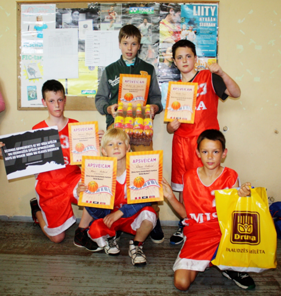 Misas vidusskolas zēnu kora basketbola komanda izcīnīja svētku virsdiriģenta Romāna Vanaga īpašo balvu.