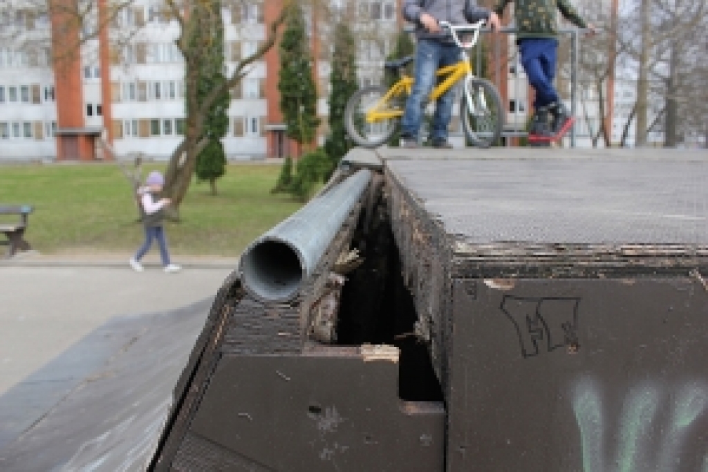Skeitparka konstrukcijas krietni nolietotas.
Autors: No «Bauskas Dzīves» arhīva.