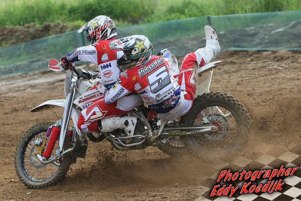 Elvijs Mucenieks (no kreisās) un Jans Hendrikss pēdējā sacensību posmā Nīderlandē izcīnīja otro vietu. 
Autors: No albuma.