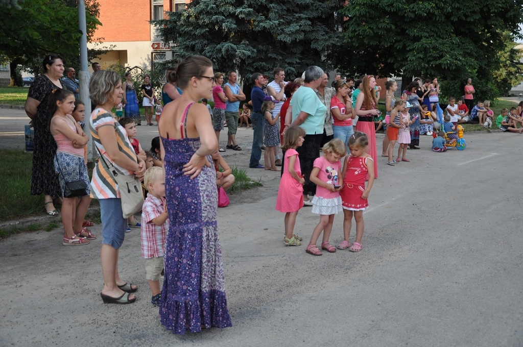 Jāņu ielīgošana un tradicionālais orientēšanās skrējiens pēc papardes zieda Vecumnieku novada Misā sestdienas, 22. jūnija, vakarā kopības izjūtu ļāva baudīt lieliem un maziem ciema ļaudīm. Bija sacīkstes arī kvasa dzeršanā.