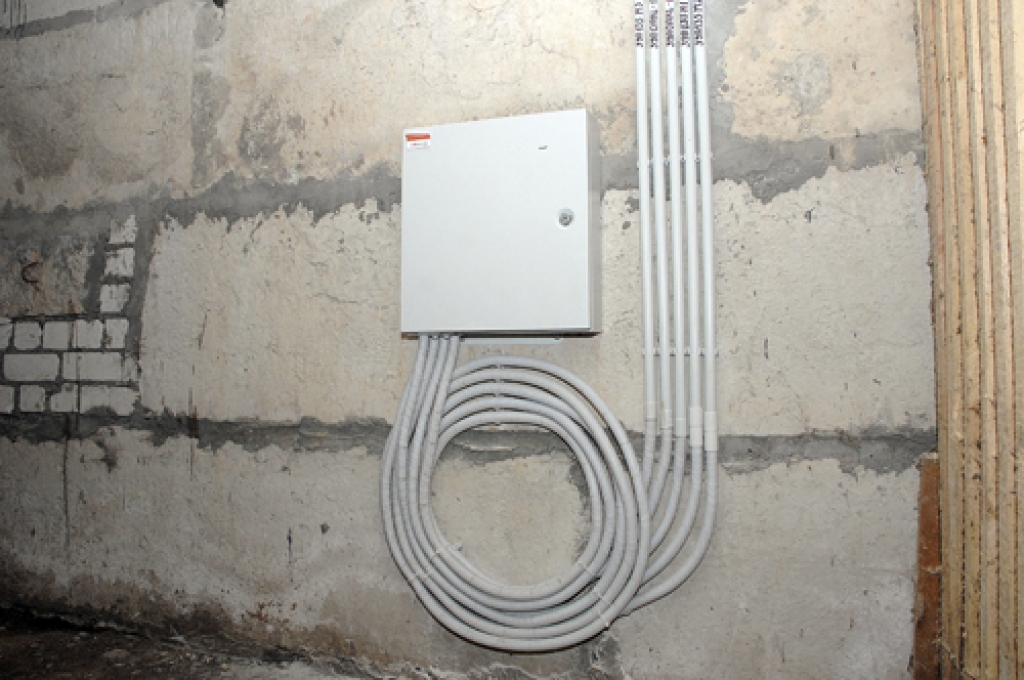 Optiskā interneta tīkla pieslēgums ierīkots vienā no Bauskas novada Bērzkalnu daudzdzīvokļu namiem. 