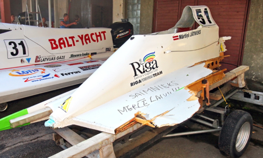 Mārtiņa Jātnieka avarējusī laiva. Arī šajā sporta veidā jābūt uzmanīgiem. 
Autors: No albuma.