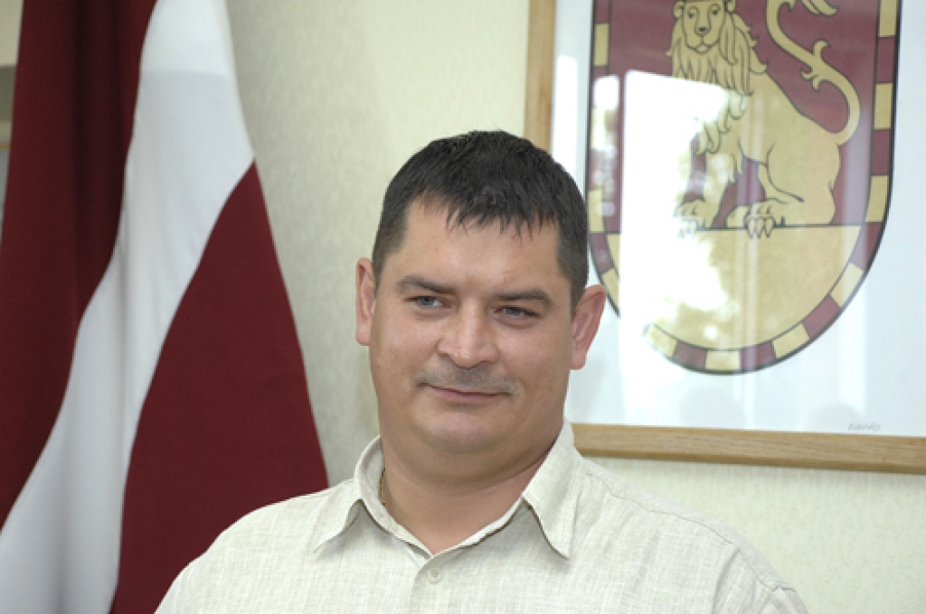 Viesturu pagasta pārvaldnieks Nauris Brūvelis iesniedzis atlūgumu no amata, paliekot strādāt deputāta statusā.
Autors: Ivars Bogdanovs