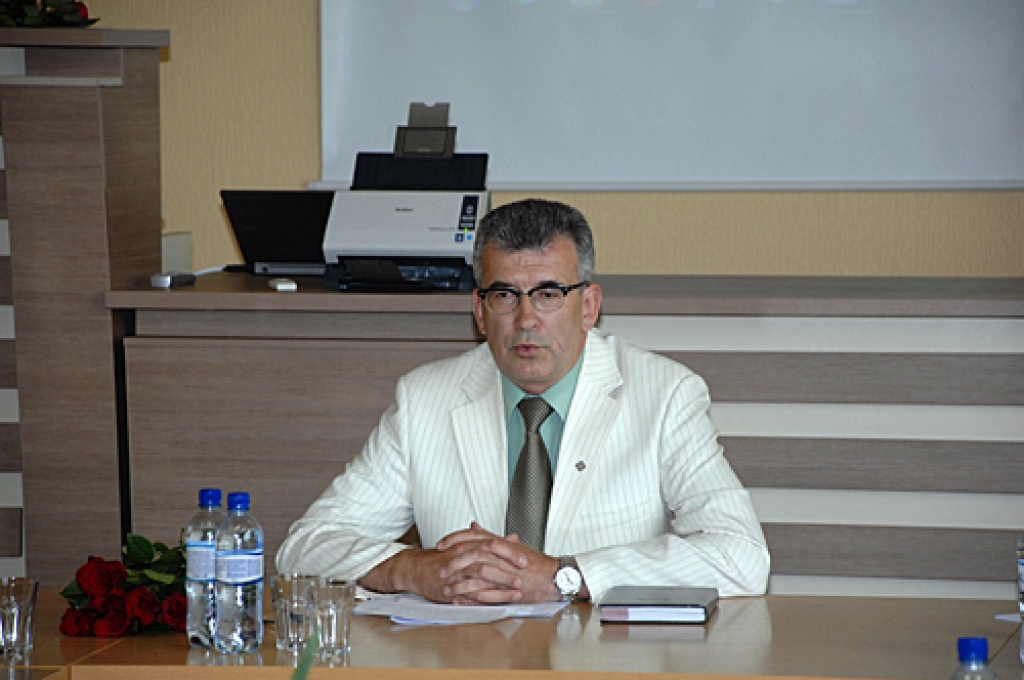 Bauskas novada jaunievēlētās domes priekšsēdētājs Raitis Ābelnieks 25. jūnijā sasaucis domes ārkārtas sēdi. Tajā paredzēts apspriest galvenokārt  organizatoriskus jautājumus.
Autors: Ivars Bogdanovs