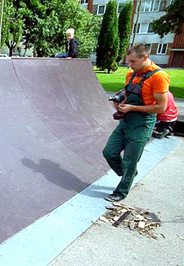 Rampu virsmu atjaunošanai izmantots īpaši izturīgs materiāls.