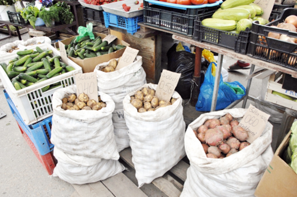 Tirgū kartupeļiem cenas nav kritušās. 