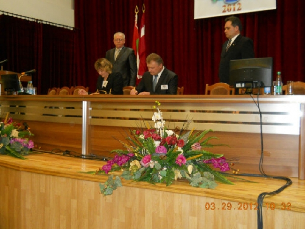 Rundāles novada pašvaldība paraksta sadarbības līgumu ar Baltkrievijas Svisločas rajona pašvaldību Latvijas un Baltkrievijas pašvaldību sadarbības pirmajā forumā
Autors: rundale.lv