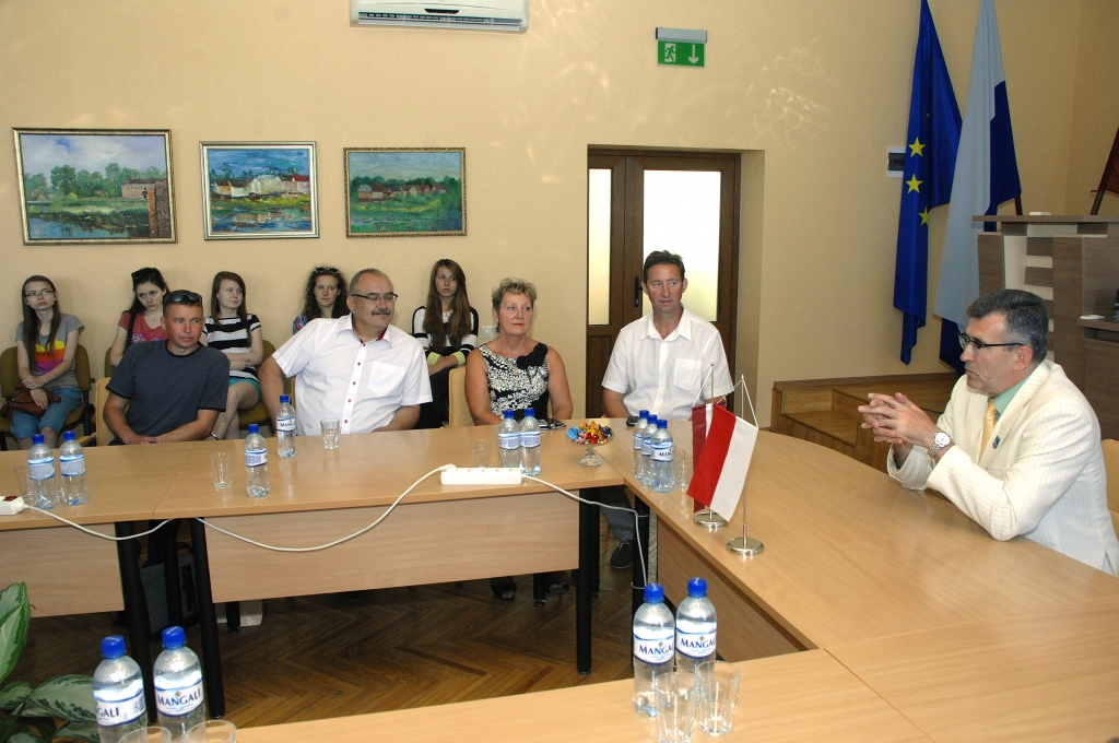 

 Bauskas novada domē Ripinas skolēnus un pedagogus sveica Bauskas novada domes priekšsēdētājs Raitis Ābelnieks. 
Autors: Ivars Bogdanovs