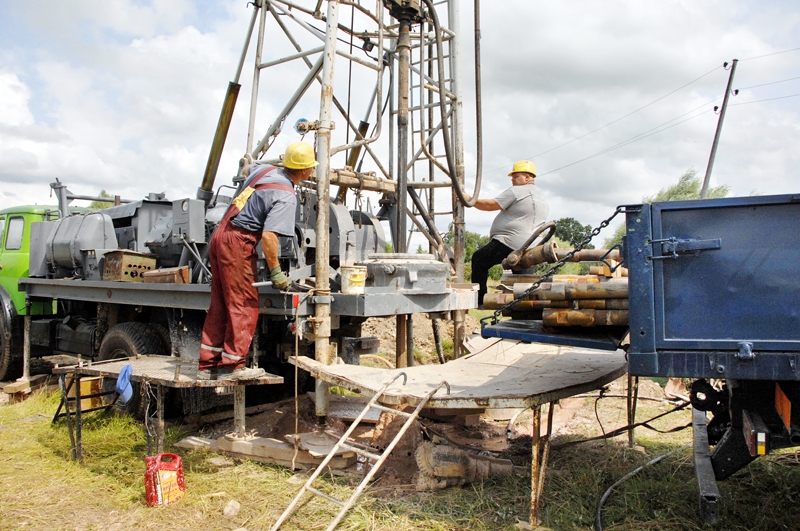 Bauskā, pie sūkņu stacijas, izveidotie divi jaunie ūdens urbumi būs vairāk nekā 230 metru dziļumā. 
Autors: Ivars Bogdanovs