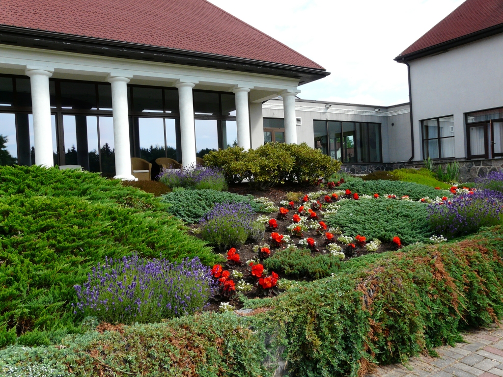 Iecavas novada puķu draugi Kuldīgas novadā apskatīja krāšņākos dāzus un profesionāli veidotos pilsētas parkus.
Autors: Elīna Rudzīte