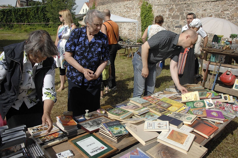 Lielā Murzas krāmu tirgu, lai vāktu līdzekļus skulptūras izveidei, biedrība «Bauskas vecpilsēta» jau rīkojusi pērn.
Autors: no «Bauskas Dzīves» arhīva