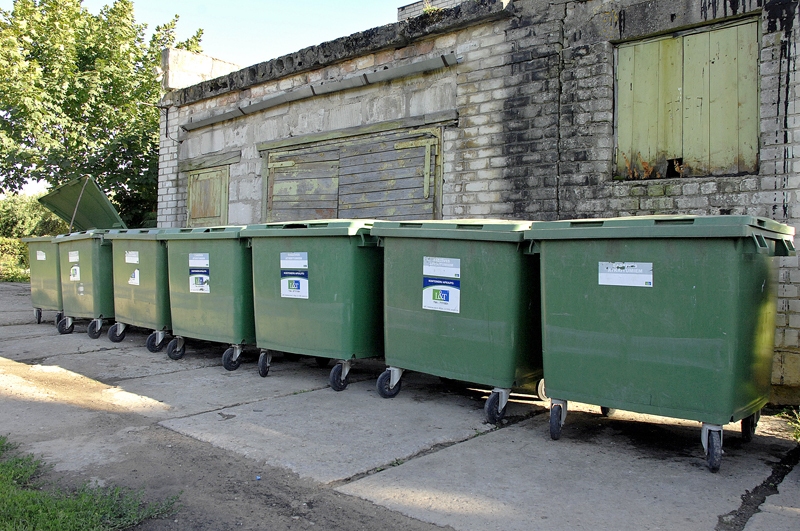 Rundālē rudenī būs citas firmas atkritumu konteineri.
Autors: Foto – Ivars Bogdanovs