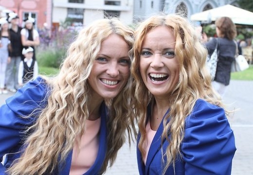 Iepriekšējā sezonā televīzijas šovā sevi sekmīgi apliecināja māsas Vīgupas no Bauskas.
Autors: Publicitātes foto.