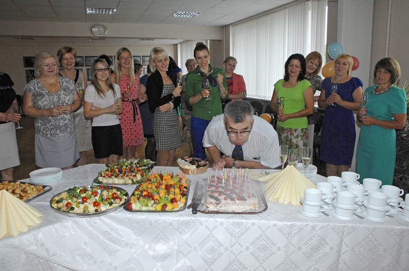 50 svecītes jubilejas tortē nopūstas. Atliek turpināt strādāt tālāk. 
Autors: Ivars Bogdanovs