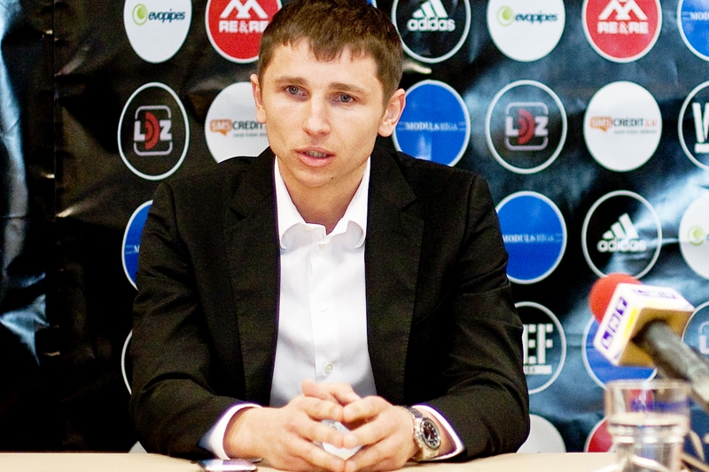 Nikolaja Mazura trenētā Latvijas U-18 vīriešu basketbola izlase kļūs par pirmo Latvijas komandu, kura Rīgā spēlēs par Eiropas čempionāta medaļām.
Autors: no u18men.fibaeurope.com