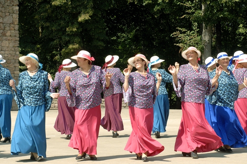 Eiropas dejas un jestrāks solis senioru dejotāju izpildījumā priecēja skatītājus. 
Autors: Ivars Bogdanovs