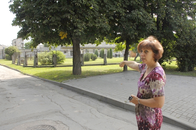 SIA «Bauskas slimnīca» finanšu-uzskaites daļas vadītāja Sandra Drozdovska gandarīta, ka zālienā pretī slimnīcas ieejai pašvaldība iecerējusi izbūvēt automašīnu stāvlaukumu.


Autors: Ivars Bogdanovs