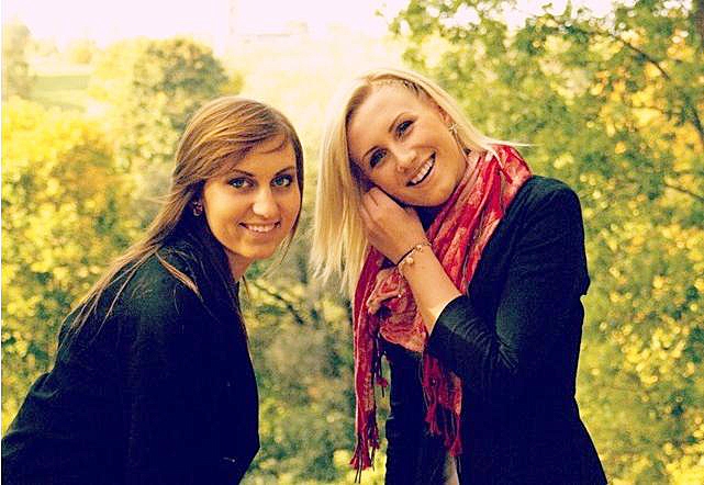 Jubilāre (no kreisās) ar bērnības draudzeni Baibu Valdmani.
Autors: Foto no personiskā arhīva.