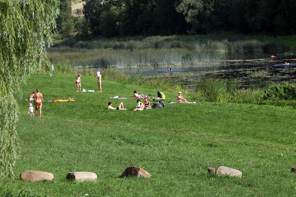 Karstajā laikā daudzi pilsētnieki uzturējās upju tuvumā.
Autors: Uldis Varnevičs
