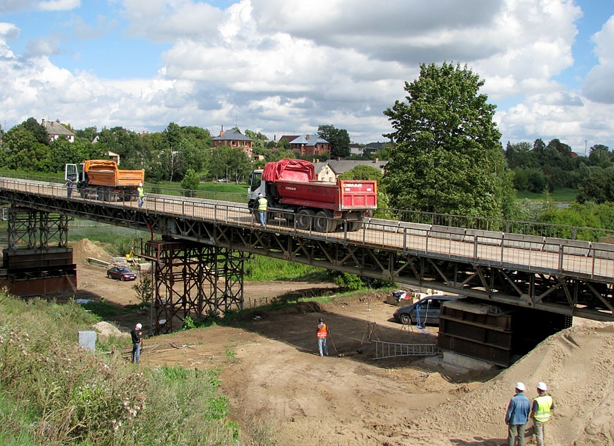 Pagaidu tilta pār Mūsu slodzes pārbaudi veica katram tā laidienam atsevišķi. Darbus organizēja SIA  «Inženierbūve». 
Autors: Vilnis Auzāns