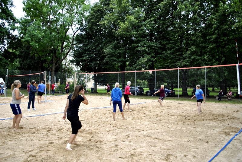 Sieviešu komandu skaits šoreiz volejbola mačos bija īpaši liels – piecas vienības. 
Autors: Māris Krūmiņš