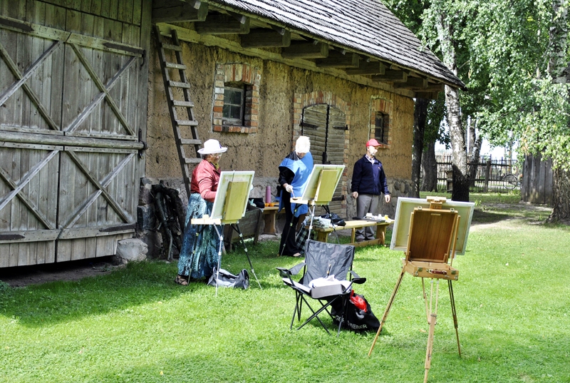 Plenēra dalībnieki gleznoja atpūtas kompleksā «Miķelis».
Autors: Māris Krūmiņš