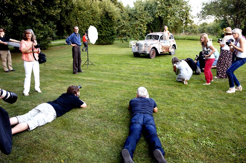 Modeli «ķer» kadrā Tautas fotostudijas «Bauska», fotokluba «Rīga» un Jūrmalas fotostudijas «Aspazija» dalībnieki.
Autors: Ivars Bogdanovs