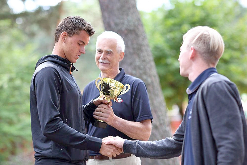 Mārtiņš Podžus (no kreisās) kļuvis par Latvijas vasaras tenisa čempionāta uzvarētāju.
Autors: no mājaslapas lts.lv