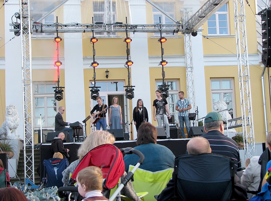 Lielkoncertu Bruknā atklāja grupa „Putnu balle”. 

Autors: Vilnis Auzāns