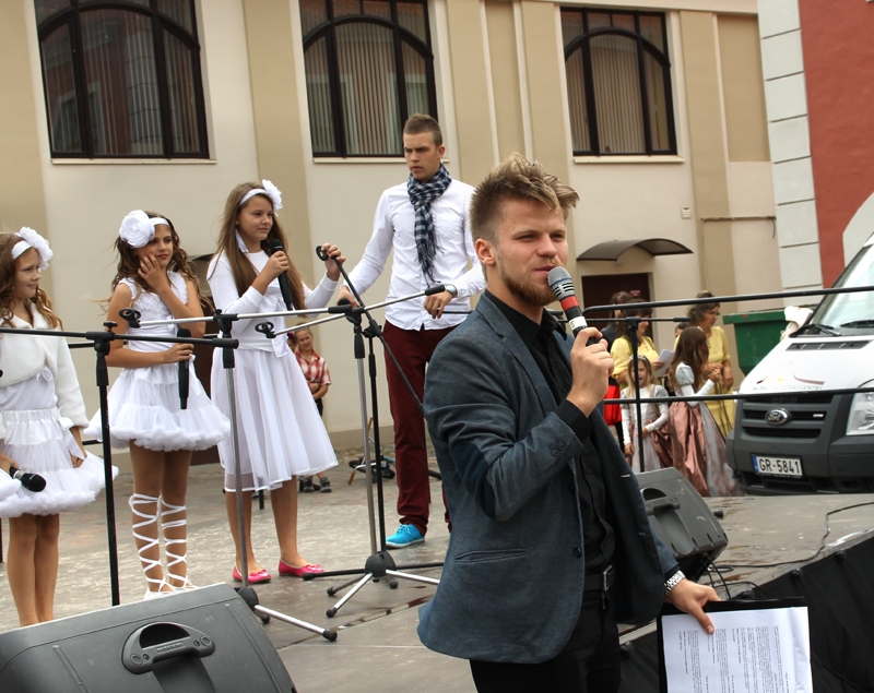 Vokālās studijas «Miljons» albuma «Miljons neDarbi» prezentācija Bauskas Rātslaukumā.
Autors: Uldis Varnevičs