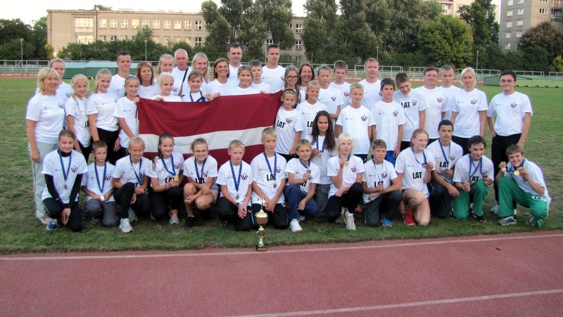 Latvijas jauno sportistu izlase Varšavā.

Autors: No skolas arhīva.