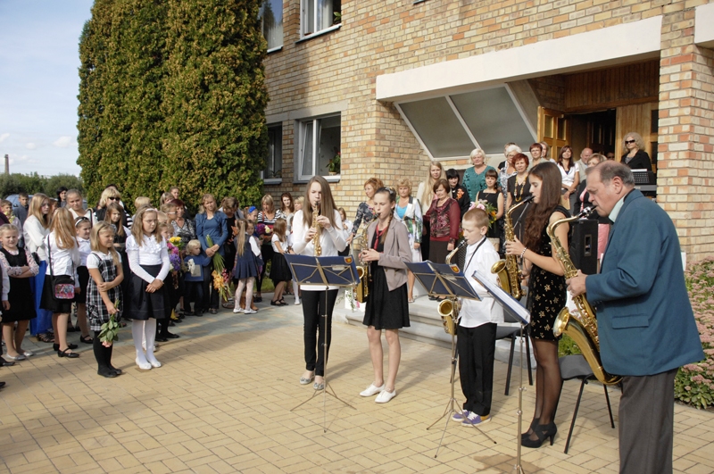 Muzikālu baudījumu sniedza jaunie saksofonisti pedagoga Jura Krūmmaļa (no labās) vadībā.
Autors: Foto – Ivars Bogdanovs