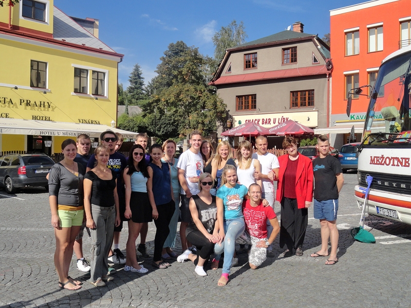 Bauskas bērnu un jauniešu centra deju kopas «Mēmelīte» dalībnieki Nāhodā ne tikai uzstājās, bet veltīja laiku arī pilsētas apskatei.
Autors: No albuma.