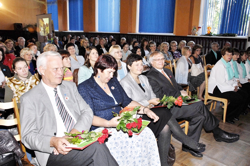 Konferencē – Iecavas novada domes priekšsēdētājs Jānis Pelsis (no kreisās), Pakrojas rajona vadītāja Asta Jasūniene, labklājības ministre Ilze Viņķele un Rundāles novada domes priekšsēdētājs Aivars Okmanis.
Autors: Ivars Bogdanovs