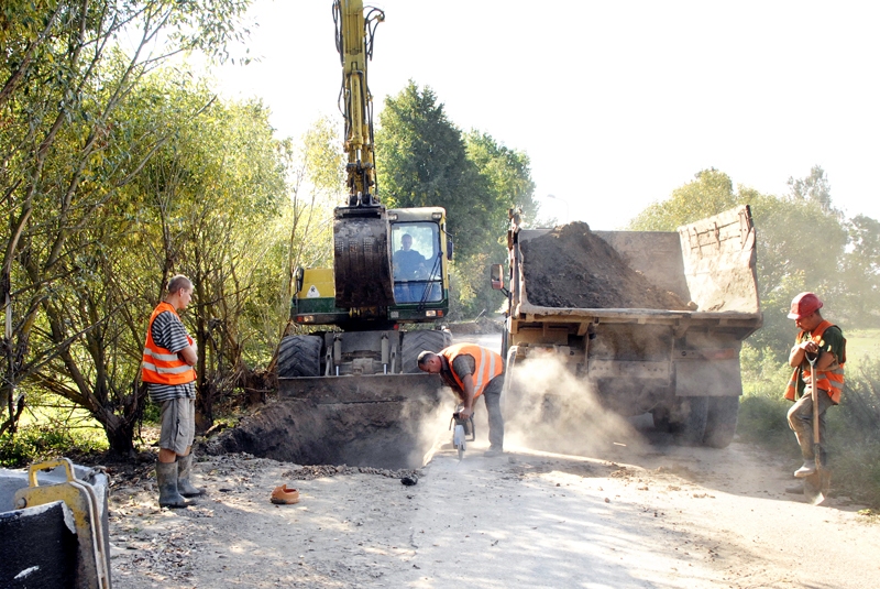Īslīces pagasta Ādžūnos šonedēļ ir cerības sagaidīt ieilgušo ūdenssaimniecības rekonstrukcijas darbu beigas. 
Autors: Ivars Bogdanovs