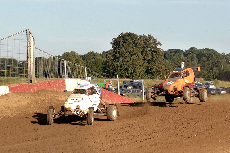 Čempiona Kaspara Bumbiera bagijs trasē ar 2. numuru.
Autors: Ivars Bogdanovs