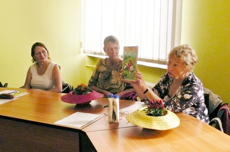 Seminārā. Logopēde Vanda Korbe (no labās) un fizioterapeite Sanita Dreimane vienojušās kopējā lekcijā.
Autors: Lauma Ieveniece