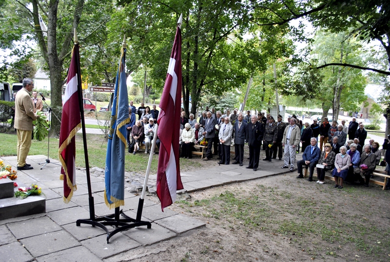 Raitis Ābelnieks uzrunāja ap simt sanākušo kauju veterānu un jaunāku paaudžu pārstāvju.
Autors: Antra Ērgle