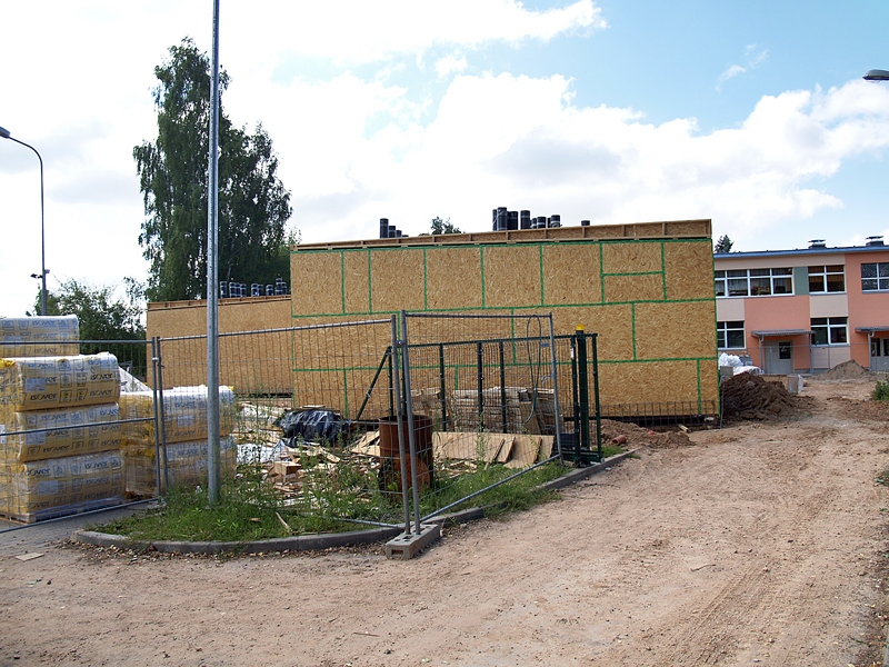 Jaunās moduļu ēkas pie bērnudārza «Cālītis» tika būvētas visu vasaru.
Autors: Foto no «Bauskas Dzīves» arhīva.