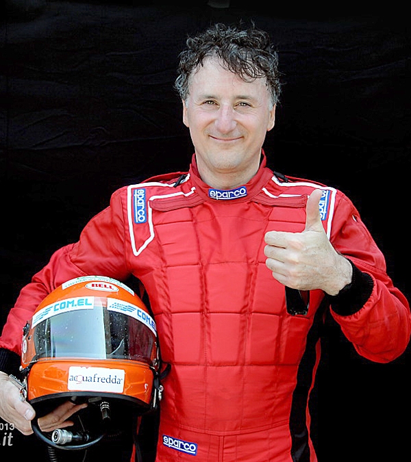 Paolo Zantelli, pieredzējušais itāliešu pilots, gāja bojā F2 ātrumlaivu sacensībās.
Autors: no bakugrandprix.com