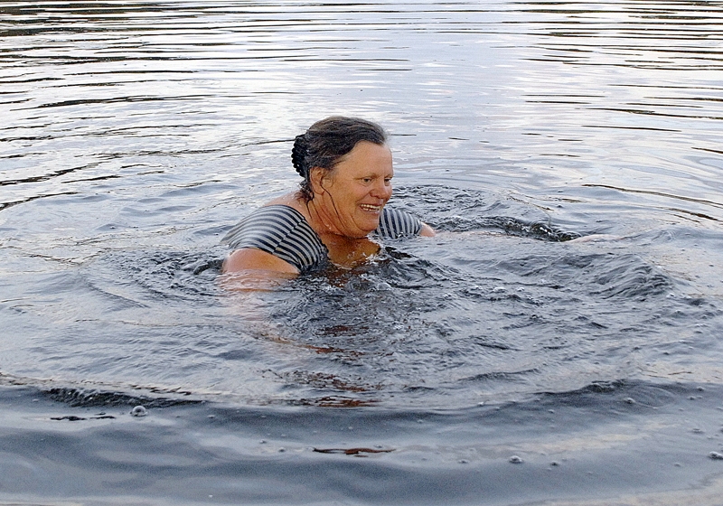 Rundāliete Anna Pilinoviča katru rītu visas negatīvās emocijas atdod ūdens straumei.
Autors: Foto – Ivars Bogdanovs