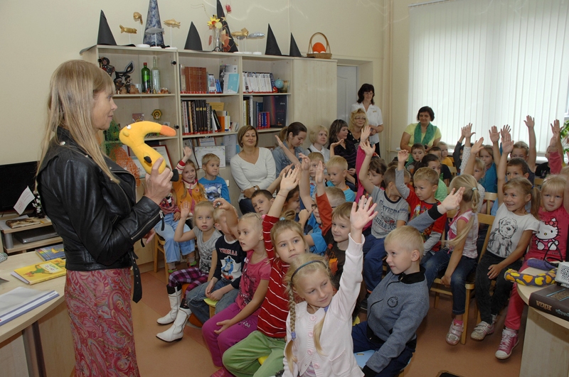 Ar mūspuses zinātkārajiem bērniem sarunājās populārā rakstniece un māksliniece Indra Sproģe.
Autors: Ivars Bogdanovs