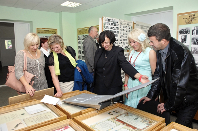 Saulaines profesionālās vidusskolas absolventi un viesi ar interesei pētīja muzejā izvietotās vēsturiskās liecības.
Autors: Ivars Bogdanovs