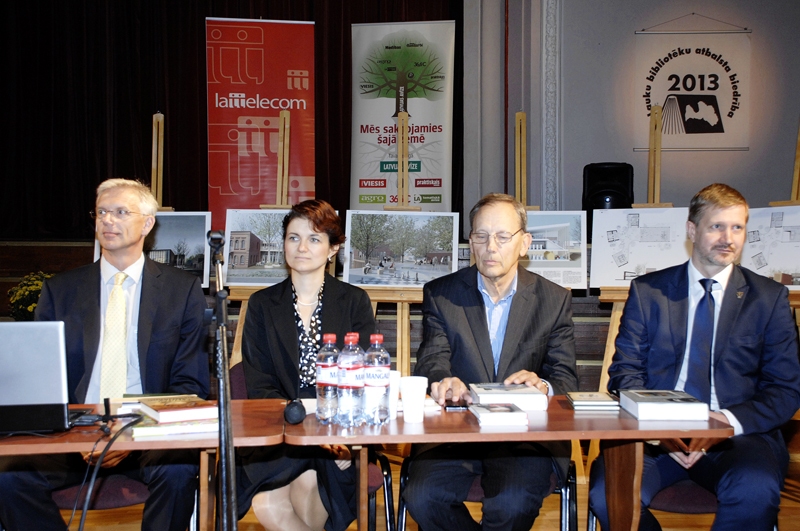 Diskusijā piedalījās Eiropas Parlamenta deputāts Krišjānis Kariņš (no kreisās), ekonomikas ministra padomniece Ilona Platonova, Rīgas domes deputāts Aleksandrs Kiršteins un Latvijas Tirdzniecības un rūpniecības kameras valdes priekšsēdētājs Jānis Endziņš.
Autors: Ivars Bogdanovs