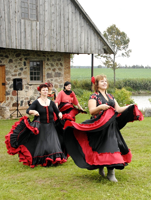 «Nazira» krāšņā čigānu dejā.
Autors: Ivars Bogdanovs