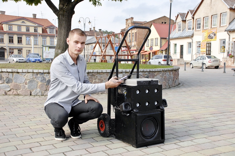 Mārcis Biķernieks savas zināšanas un prasmes pierādījis, izveidojot pārvietojamo audioiekārtu.
Autors: Foto – Ivars Bogdanovs