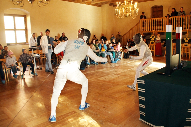 Paraugstundu paukošanās sportā sniedza starptautiskās klases sportisti Kārlis un Kristaps Supes. 
Autors: Uldis Varnevičs