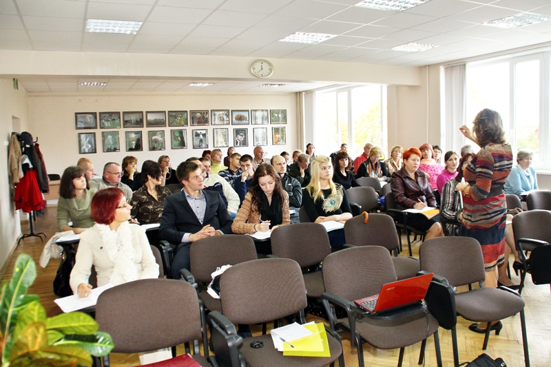 Semināru Bauskā par uzņēmējdarbības sākšanu un Eiropas Savienības fondu atbalstu bija ieradies noklausīties kupls pulks apmeklētāju. 
Autors: Foto – Uldis Varnevičs